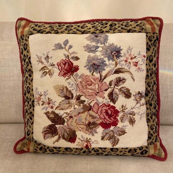 Other - 🌟Beautiful Embroidered Pillow